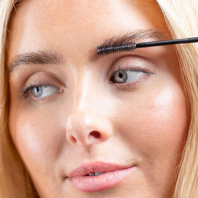 8. Bild von Wimpern & Augenbrauen Wachstums Serum